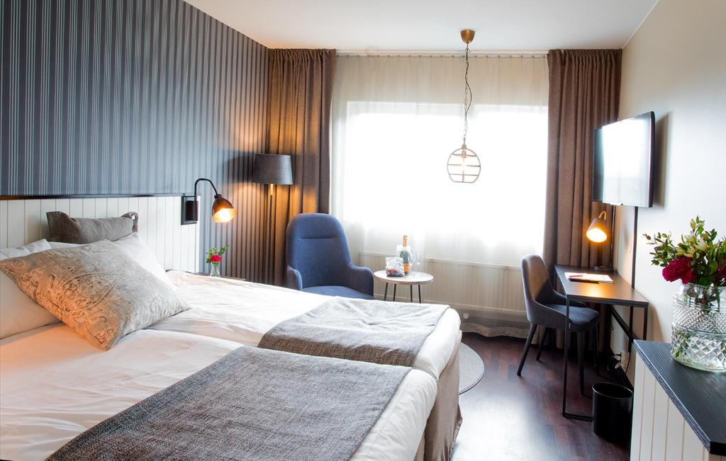 Двухместный (Стандартный двухместный номер с 2 отдельными кроватями) курортного отеля Stenungsbaden Yacht Club, Стенунгсунд