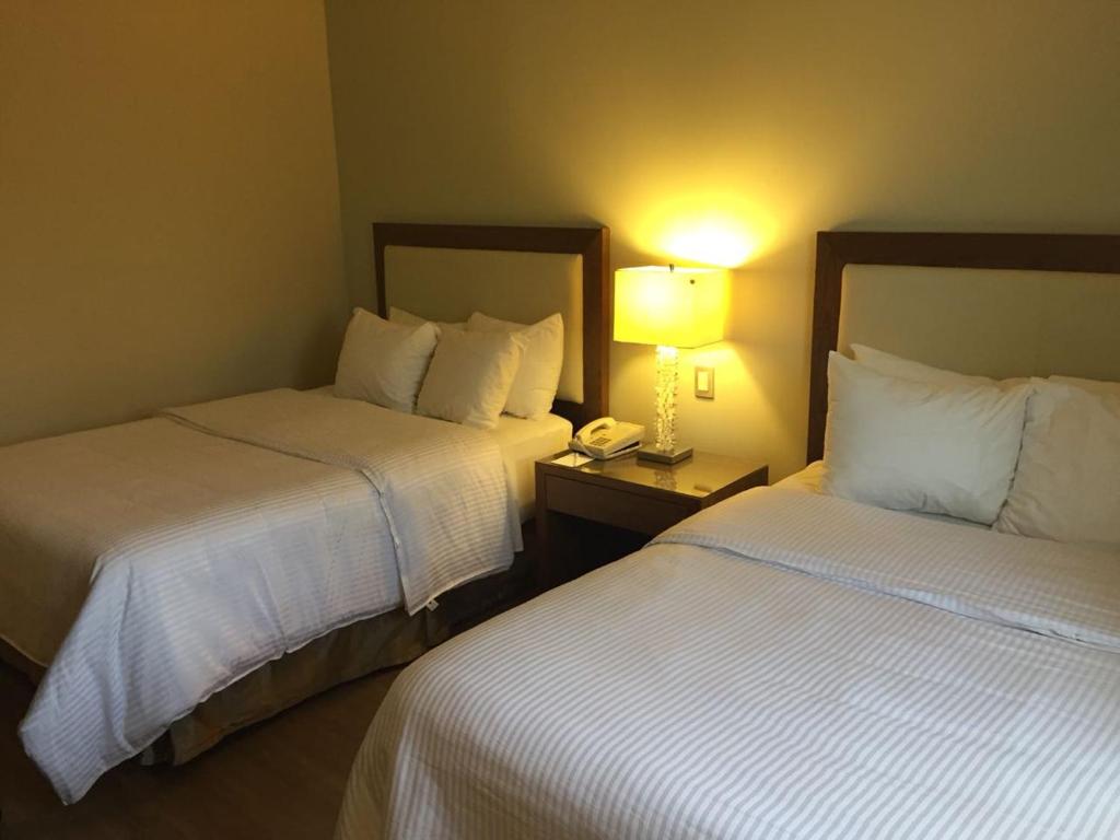 Двухместный (Улучшенный двухместный номер с 2 двуспальными кроватями) отеля Antaris Valle, Монтеррей