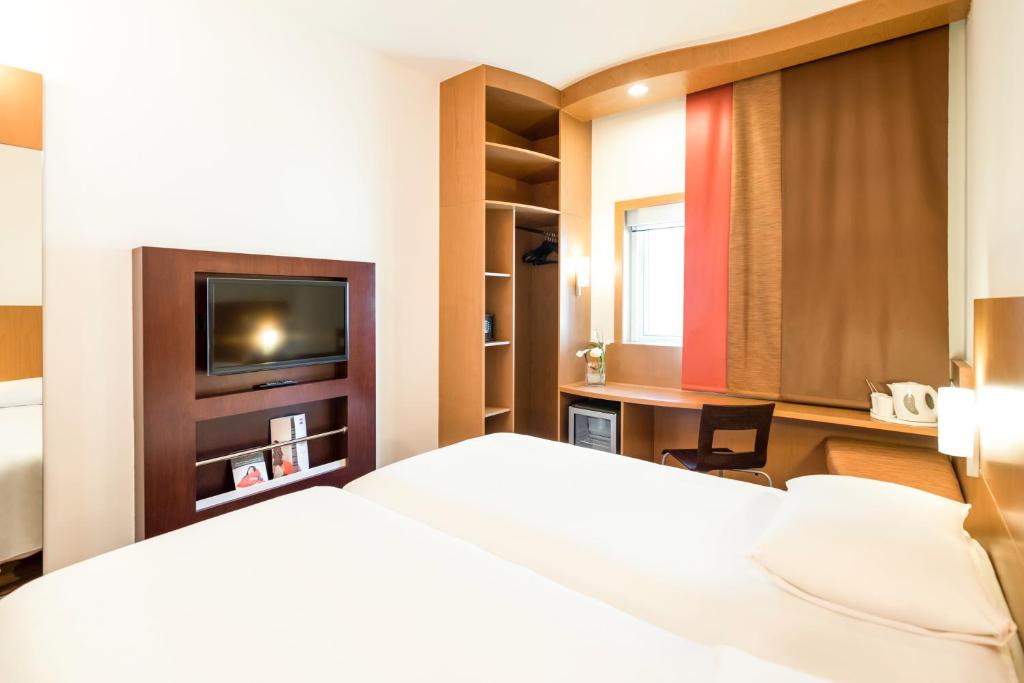 Двухместный (Стандартный двухместный номер с 2 отдельными кроватями) отеля Ibis Fujairah, Фуджейра