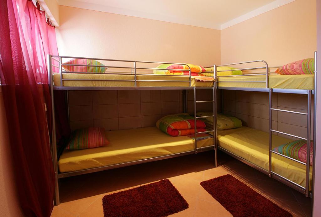 Номер (Односпальная кровать в общем номере с 4 кроватями) хостела Backpackers Fairytale Hostel, Сплит
