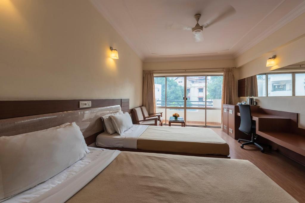 Двухместный (Двухместный номер Делюкс с 1 кроватью или 2 отдельными кроватями) отеля Hotel Ballal Residency, Бангалор
