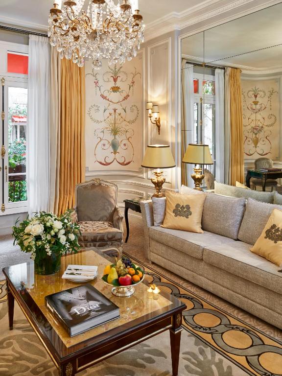 Трехместный (Суперлюкс), Hotel Plaza Athenee Paris