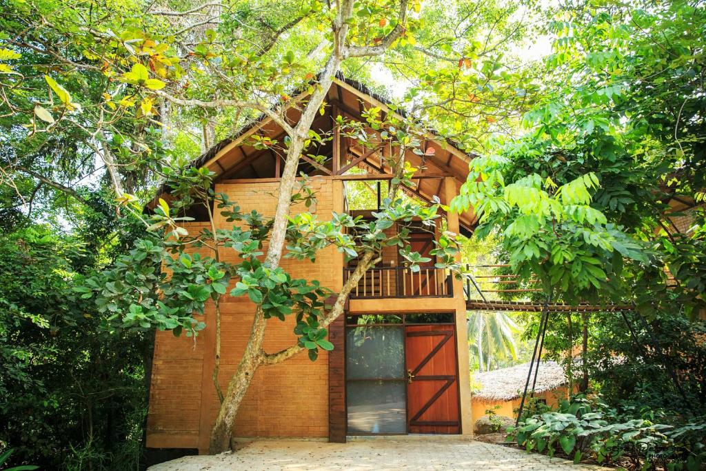 Номер (Улучшенный двухместный шале с 1 кроватью) отеля Jungle Village by Thawthisa, Унаватуна