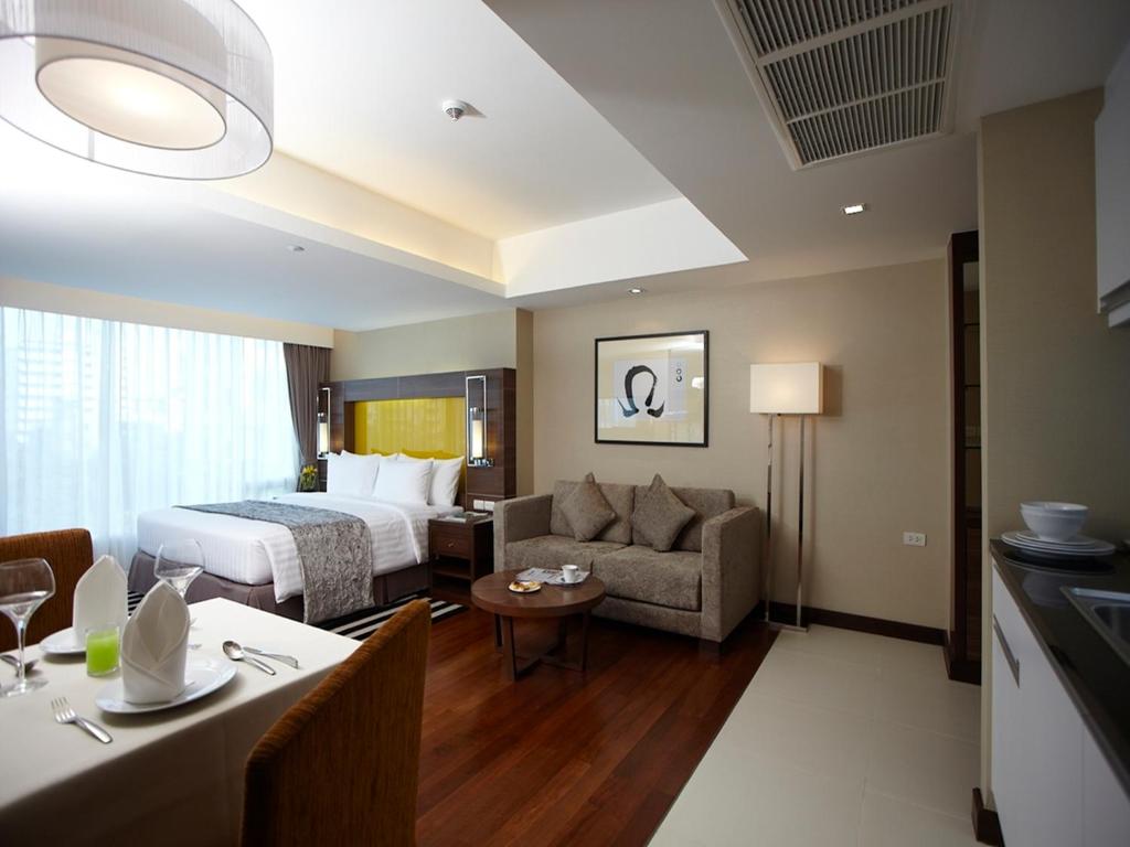 Отель Legacy Suites Sukhumvit by Compass Hospitality