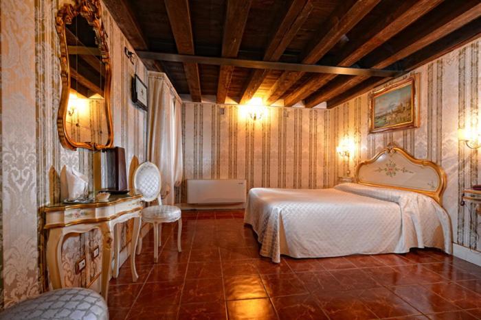 Двухместный (Стандартный двухместный номер с 1 кроватью или 2 отдельными кроватями) гостевого дома Residenza San Maurizio, Венеция