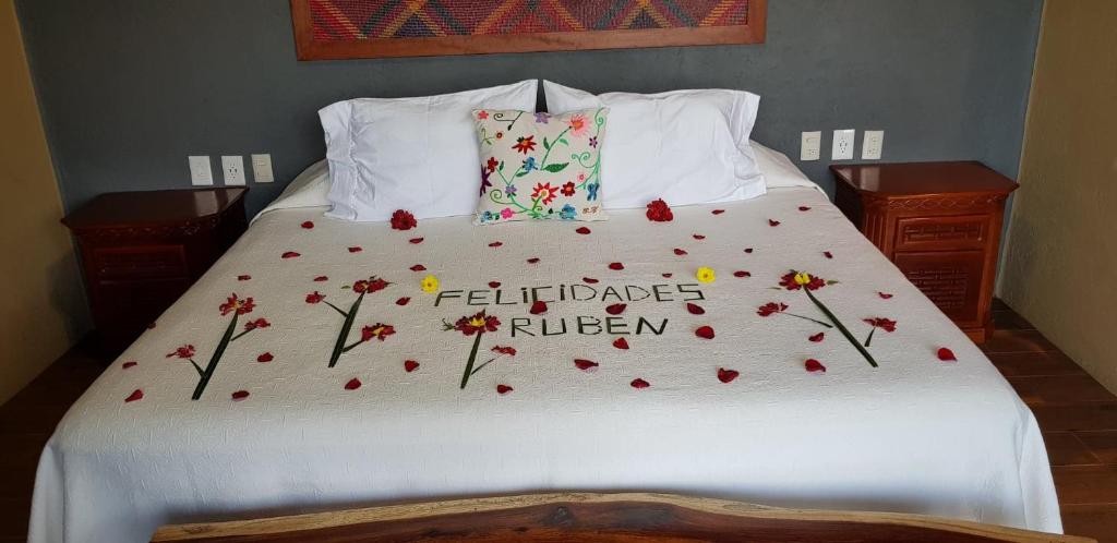 Двухместный (Номер Делюкс с кроватью размера «king-size») отеля Casa Arcoiris Zihuatanejo, Сиуатанехо