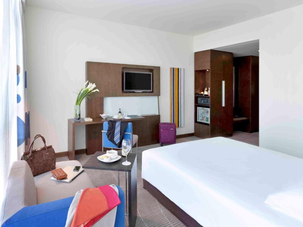 Двухместный (Улучшенный двухместный номер с 2 отдельными кроватями) отеля Novotel Abu Dhabi Gate, Абу-Даби