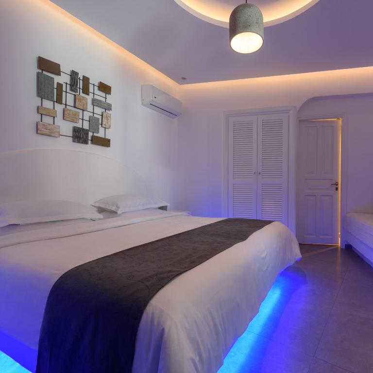 Двухместный (Улучшенный двухместный номер с 1 кроватью или 2 отдельными кроватями, вид на бассейн) отеля Nikolas Hotel, Картерадос