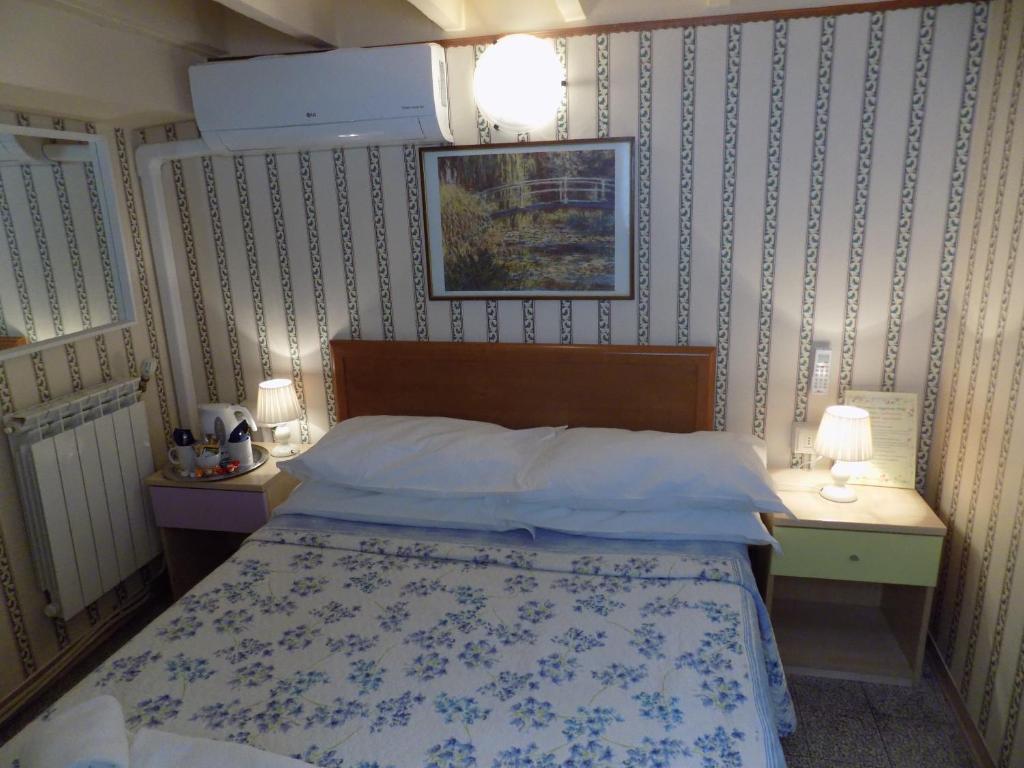 Двухместный (Небольшой двухместный номер с 1 кроватью и общей ванной комнатой — В мансарде) гостевого дома Soggiorno Pitti, Флоренция