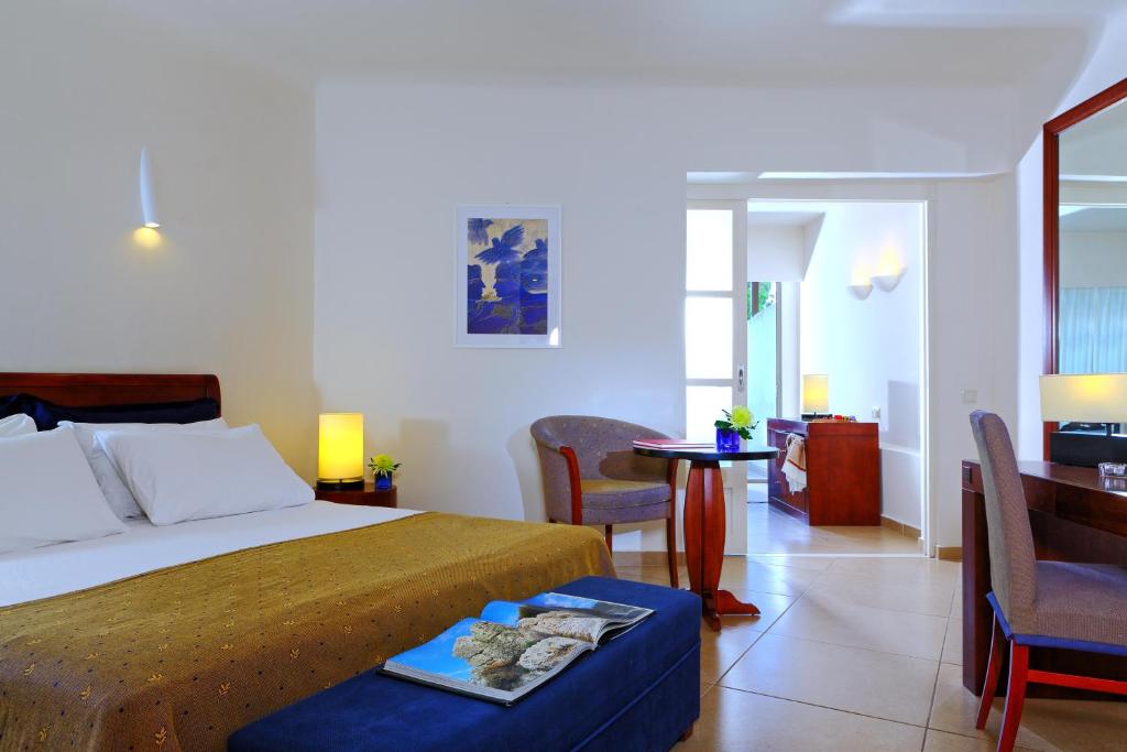 Сьюит (Полулюкс с видом на море (для 3 взрослых и 1 ребенка)) курортного отеля Apollonia Beach Resort & Spa, Амудара