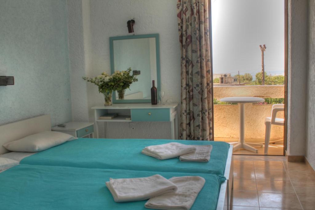 Двухместный (Двухместный номер с 2 отдельными кроватями) отеля Esperides Hotel, Миртос