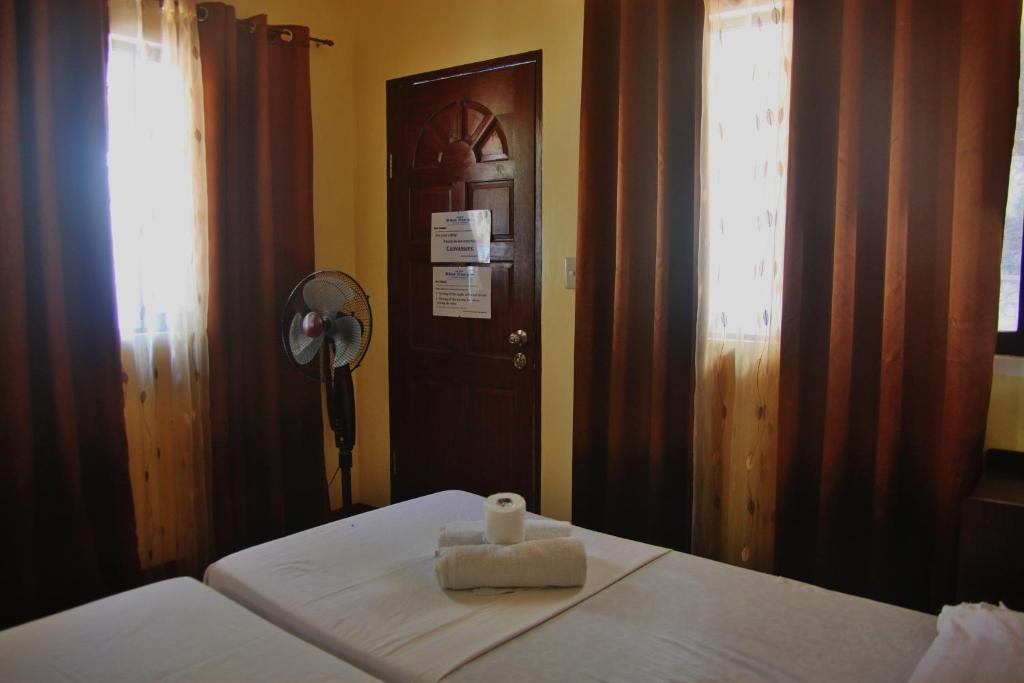 Двухместный (Бунгало с вентилятором) курортного отеля Blue Corals Beach Resort, Малапаскуа