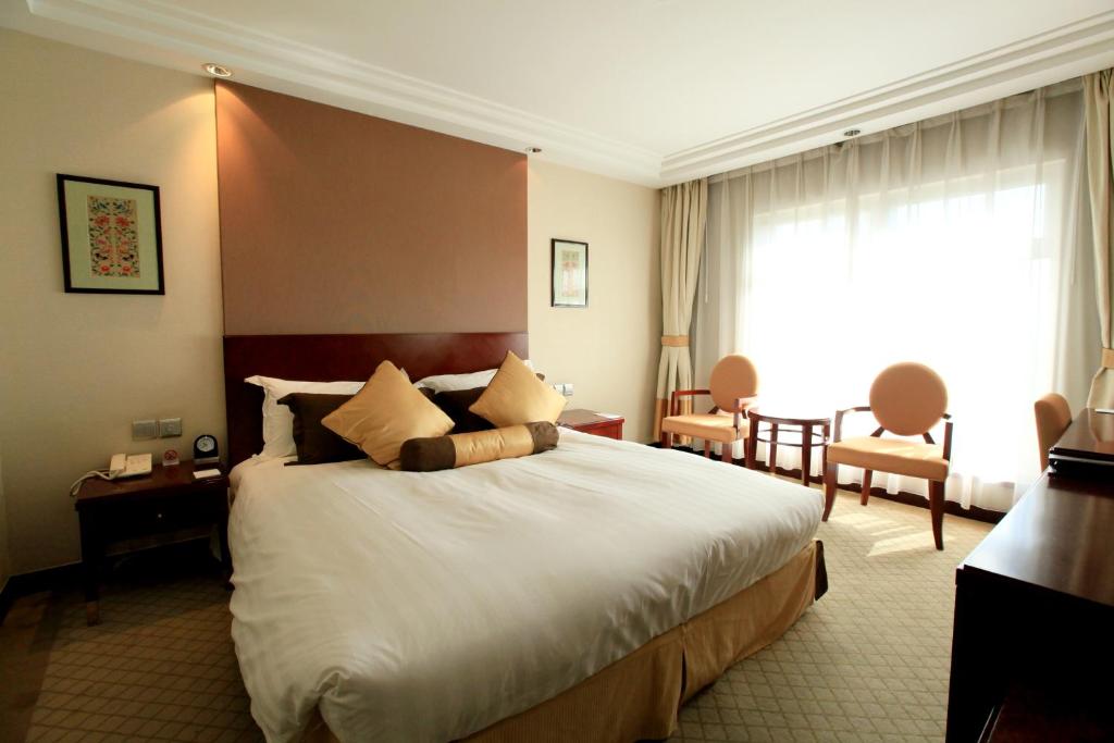 Двухместный (Двухместный номер Делюкс с 1 кроватью или 2 отдельными кроватями, 1 завтрак) отеля Beijing Landmark Towers, Пекин