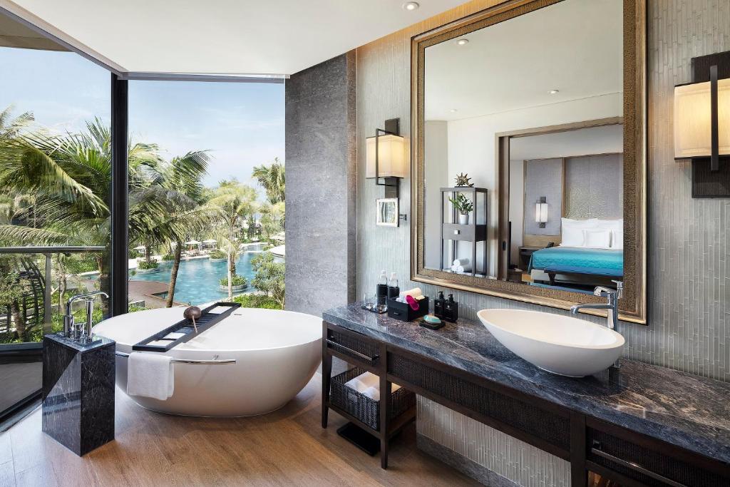 Двухместный (Классический номер Resort с 1 кроватью размера «king-size») курортного отеля InterContinental Phu Quoc Long Beach Resort, Дуонг-Донг