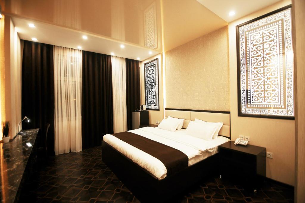 Двухместный (Улучшенный номер с кроватью размера «king-size») отеля SAFIR Hotel, Душанбе