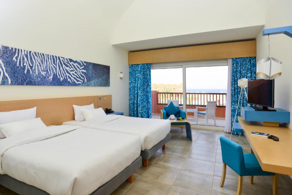 Двухместный (Стандартный двухместный номер с 2 отдельными кроватями и видом на море) курортного отеля Novotel Marsa Alam, Кусейр