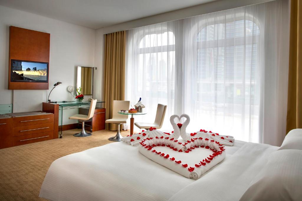 Сьюит (Люкс «Премиум» - Кровать размера «king-size») апарт-отеля Villa Rotana - Dubai, Дубай