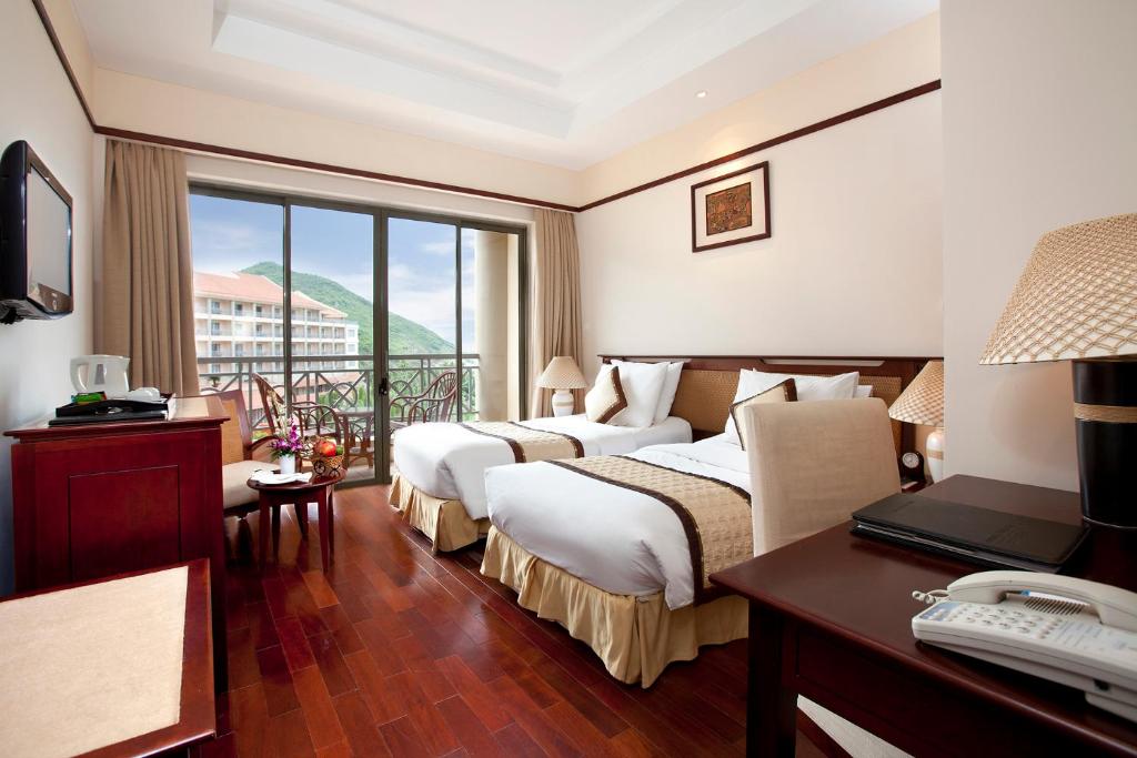 Двухместный (Двухместный номер Делюкс с 2 отдельными кроватями и завтраком) курортного отеля Vinpearl Nha Trang Resort, Вин Нгуен