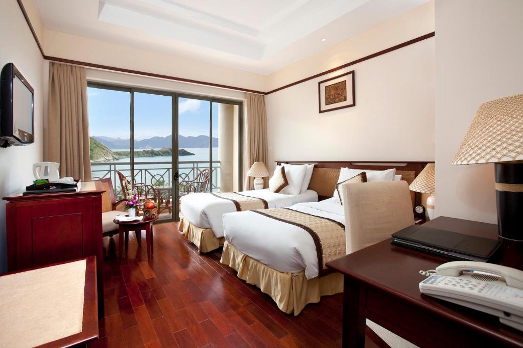 Двухместный (Двухместный номер Делюкс с 2 отдельными кроватями и видом на море — полный пансион) курортного отеля Vinpearl Nha Trang Resort, Вин Нгуен