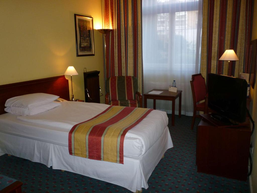 Одноместный (Mini Single Room with Single Bed - Non-Smoking) отеля Best Western Plus Park Hotel Brussels, Брюссель