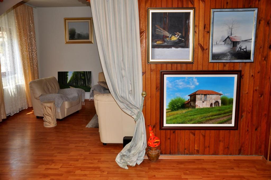 Двухместный (Двухместный номер с 2 отдельными кроватями и общей ванной комнатой) гостевого дома Guesthouse Djuric, Неготин