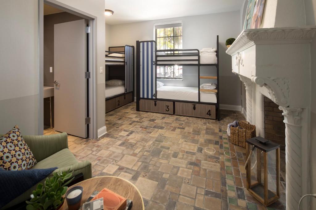 Четырехместный (Отдельный номер с 4 кроватями), Generator Miami