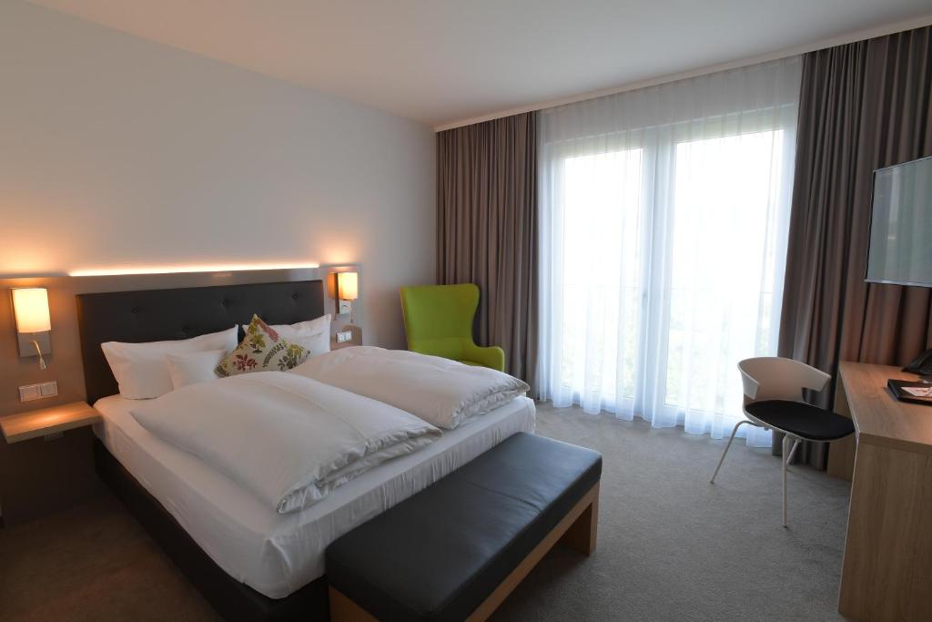 Двухместный (Улучшенный номер с кроватью размера «queen-size») отеля Best Western Queens Hotel Pforzheim-Niefern, Баден-Баден