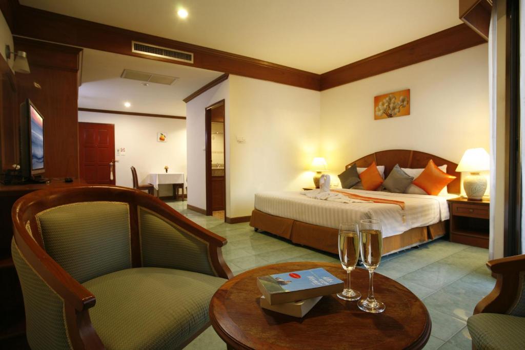Двухместный (Стандартный двухместный номер с 1 кроватью или 2 отдельными кроватями) отеля Jiraporn Hill, Пхукет