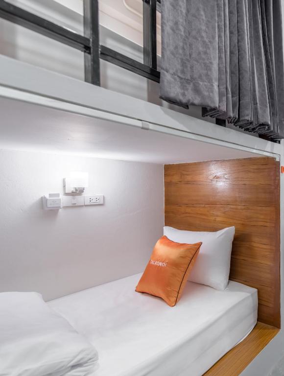 Двухместный (Двухместный номер с 2 отдельными кроватями и общей ванной комнатой) хостела Tiny Taladnoi Hostel, Бангкок