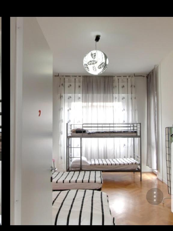 Трехместный (Трехместный номер с общей ванной комнатой) хостела Central Hostel Milano, Милан
