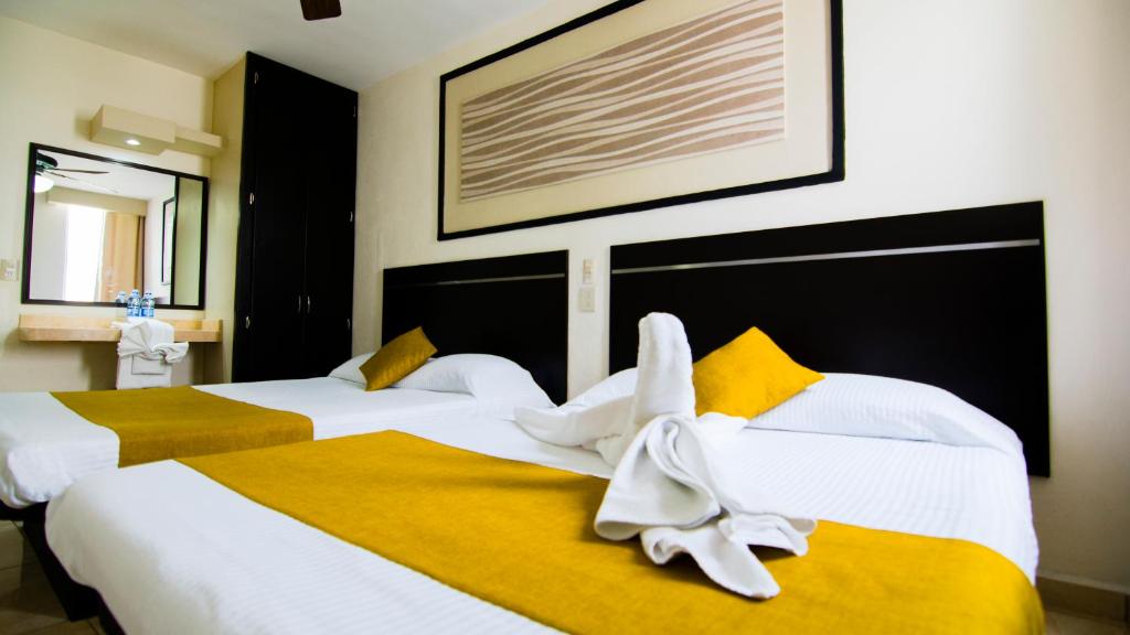 Двухместный (Двухместный номер с 2 двуспальными кроватями) отеля Hotel Tepic, Тепик