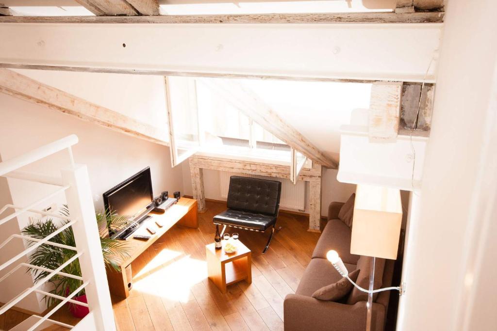 Апартаменты (Апартаменты в мансарде с 2 спальнями), Апартаменты Kozna Loft