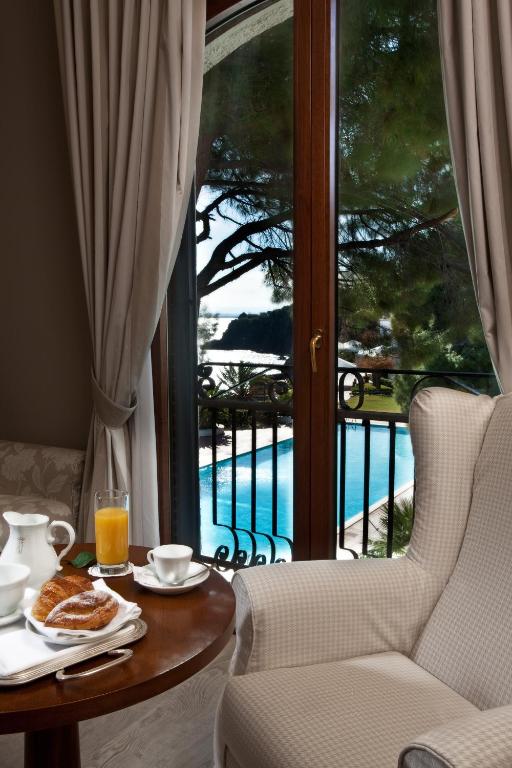 Трехместный (Трехместный номер с видом на море) отеля Grand Hotel Baia Verde, Катания