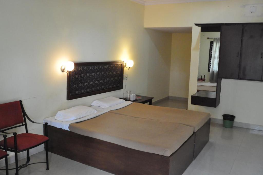 Двухместный (Двухместный номер Делюкс с 1 кроватью или 2 отдельными кроватями) курортного отеля Radiant Resort, Бангалор