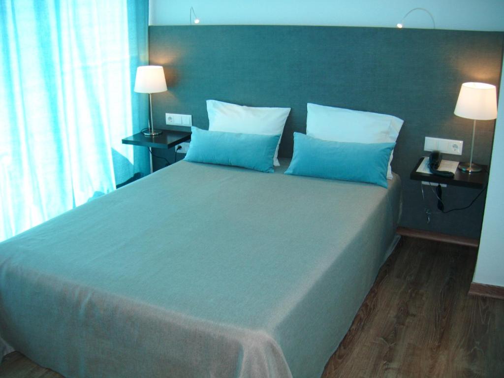 Двухместный (Двухместный номер с 1 кроватью или 2 отдельными кроватями и балконом) отеля Hotel Alnacir, Фару