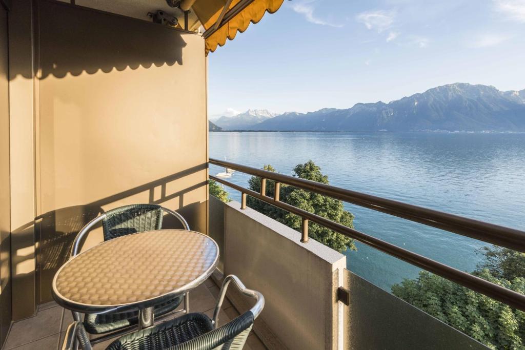 Сьюит (Представительский люкс с балконом и видом на озеро), Royal Plaza Montreux & Spa