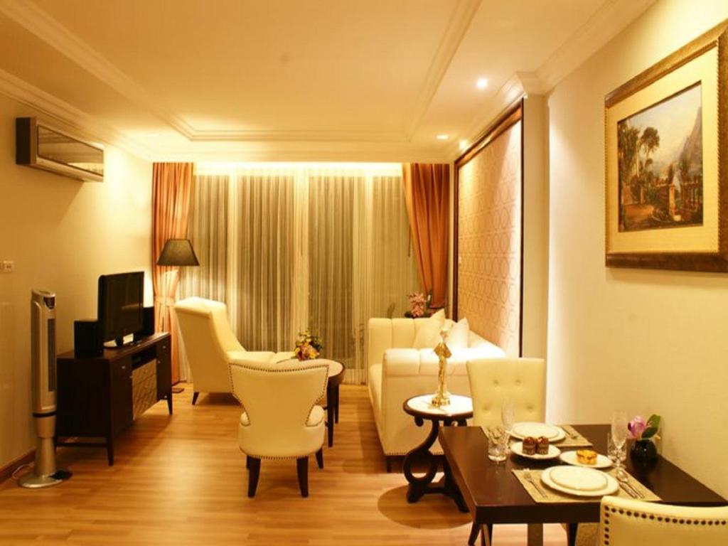 Сьюит (Представительский люкс с 1 спальней) отеля LK Legend, Паттайя