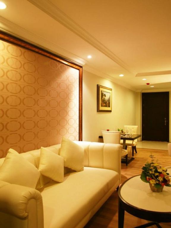 Двухместный (Улучшенный двухместный номер с 1 кроватью) отеля LK Legend, Паттайя