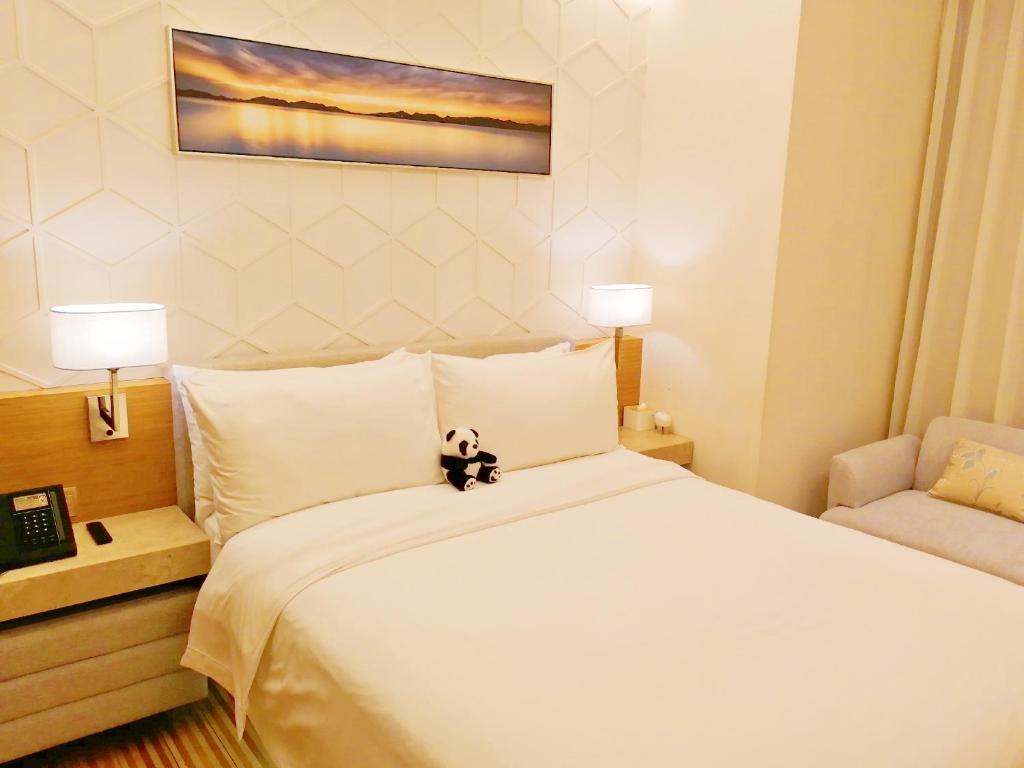 Двухместный (Улучшенный номер с кроватью размера «queen-size») отеля H-hotel Riverside, Чэнду