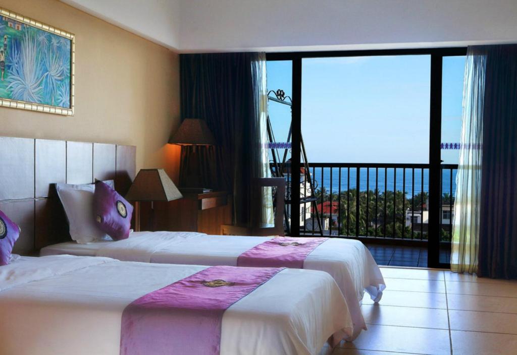 Сьюит (Суперлюкс с 2 отдельными кроватями и видом на море) отеля J Hotel ( Natural Hot Spring), Санья
