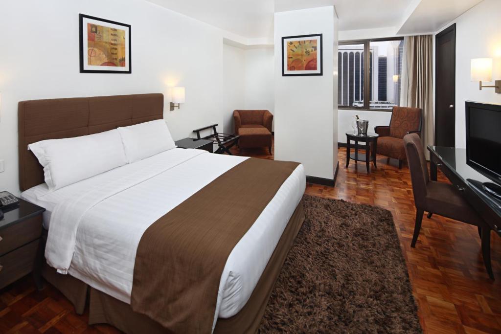 Двухместный (Номер Делюкс с кроватью размера «queen-size») отеля City Garden Hotel Makati, Манила