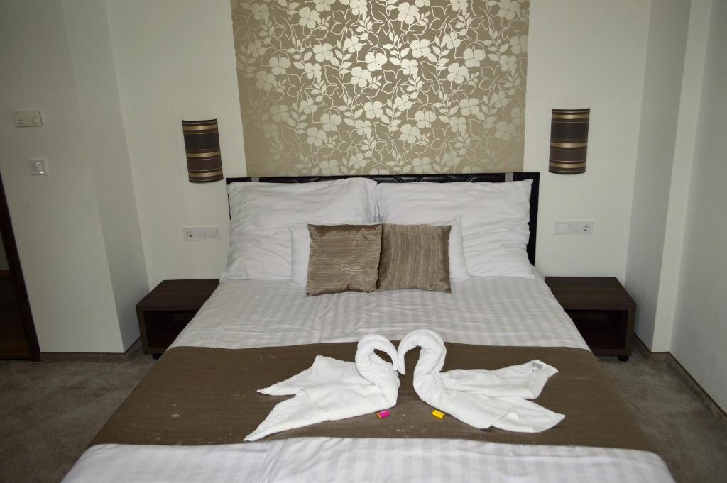 Двухместный (Улучшенный номер с кроватью размера «king-size») отеля Hotel Írisz, Ньиредьхаза