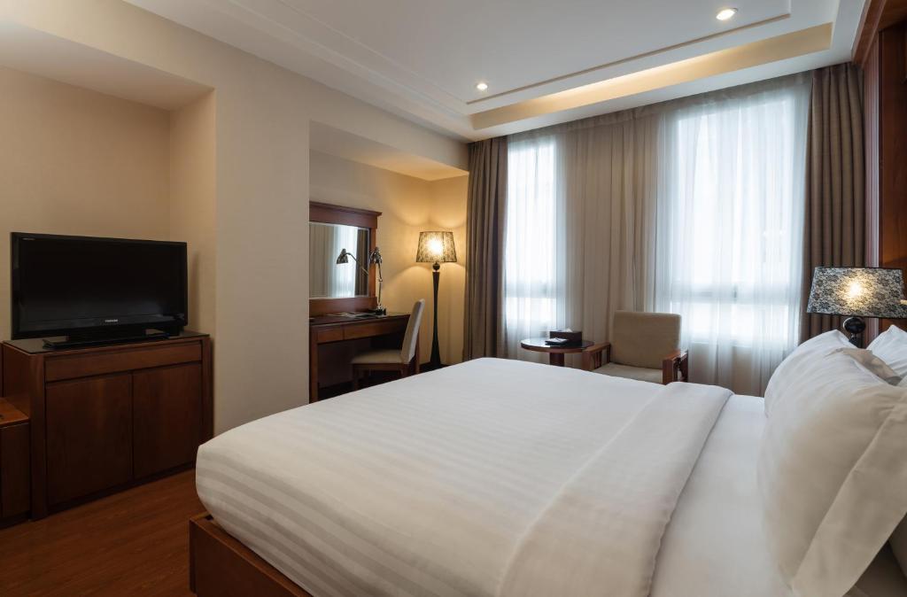 Двухместный (Двухместный номер Делюкс с 1 кроватью или 2 отдельными кроватями, вид на город) отеля Nhat Ha 3 Hotel, Хошимин