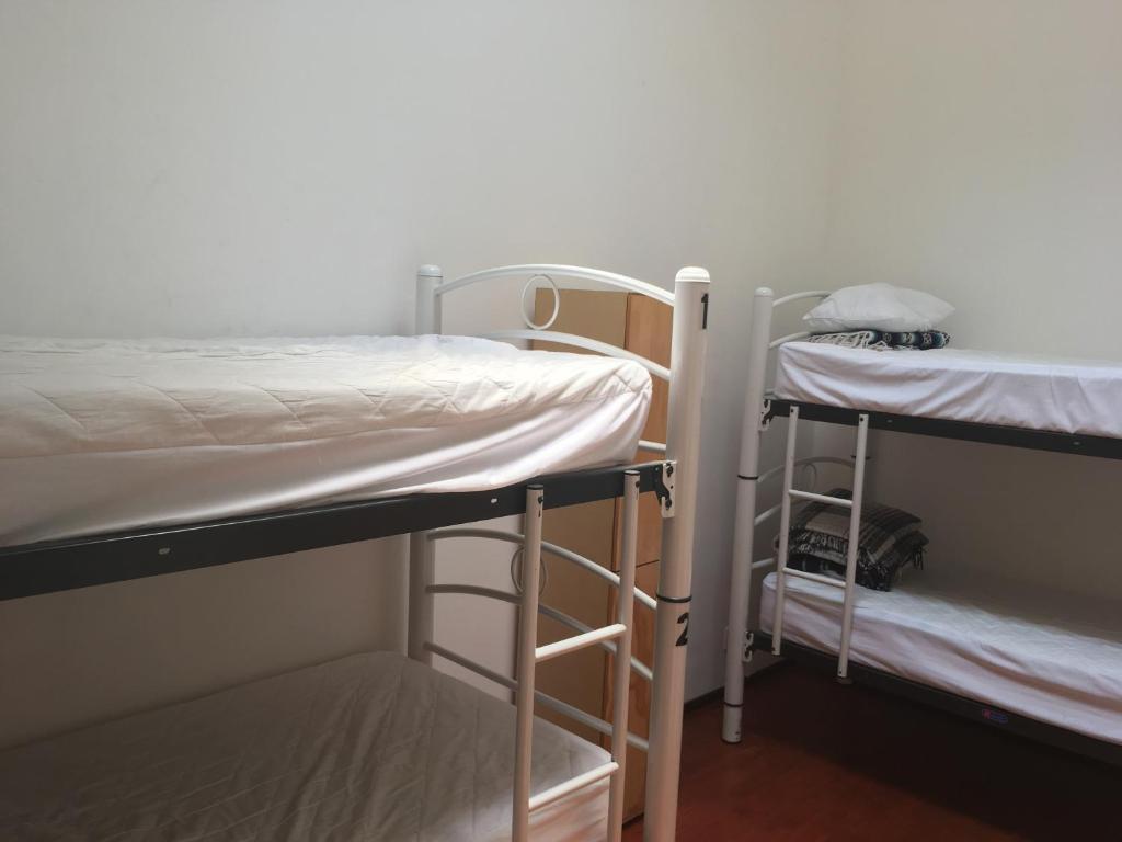 Номер (Кровать в общем номере для мужчин с 4 кроватями) гостевого дома Hostal Cuija Coyoacan, Мехико