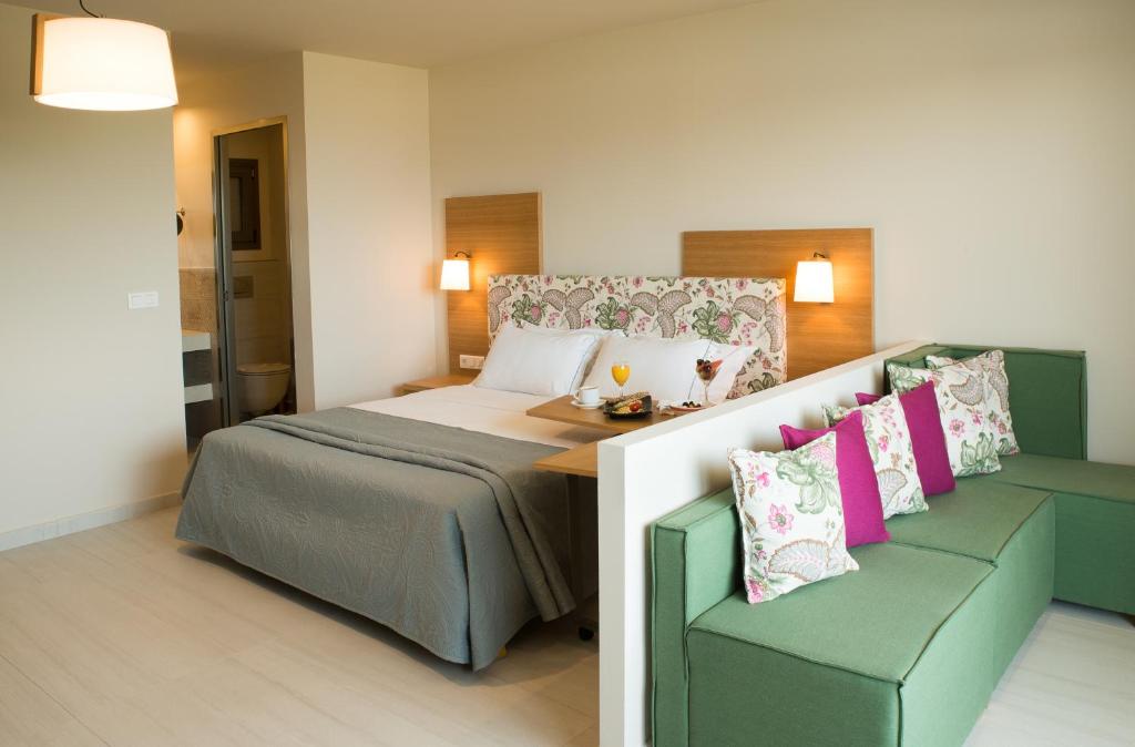 Сьюит (Суперлюкс с видом на море) курортного отеля ALEA Hotel & Suites, Ормос-Прину