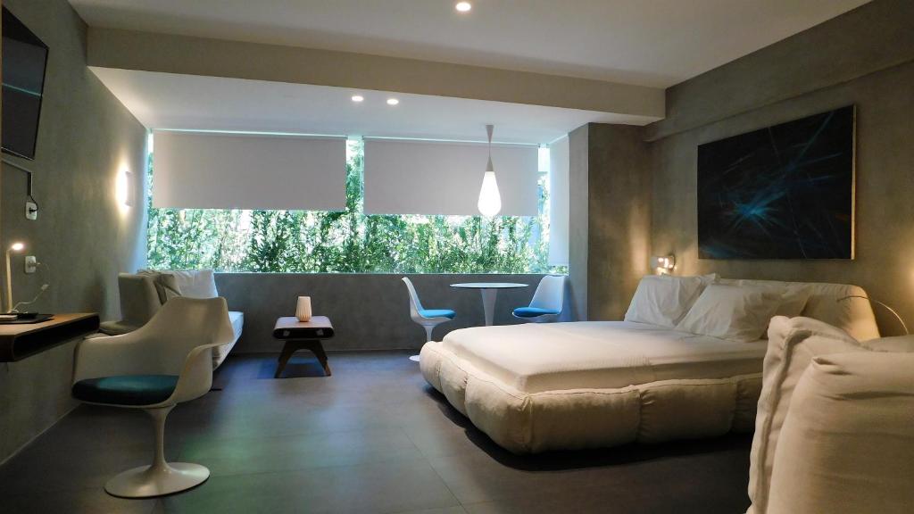 Сьюит (Улучшенный люкс с видом на сад) апарт-отеля 101 Adrianou Apartments, Афины