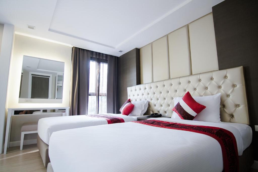 Двухместный (Улучшенный двухместный номер с 2 отдельными кроватями) отеля Hope Land Hotel & Residence Sukhumvit 8, Бангкок