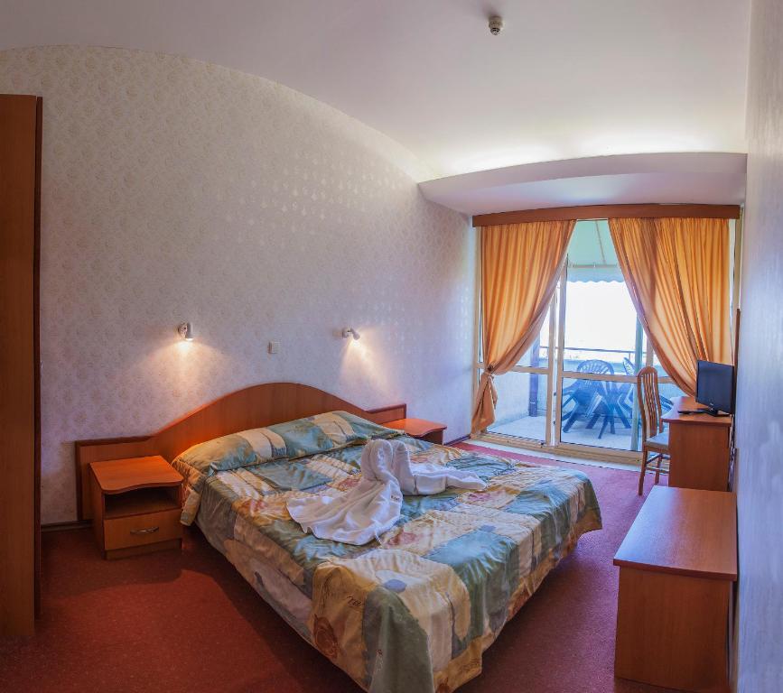 Апартаменты (Апартаменты с 2 спальнями (для 4 взрослых и 2 детей)) отеля Hotel Kristel Park - All Inclusive Light, Кранево