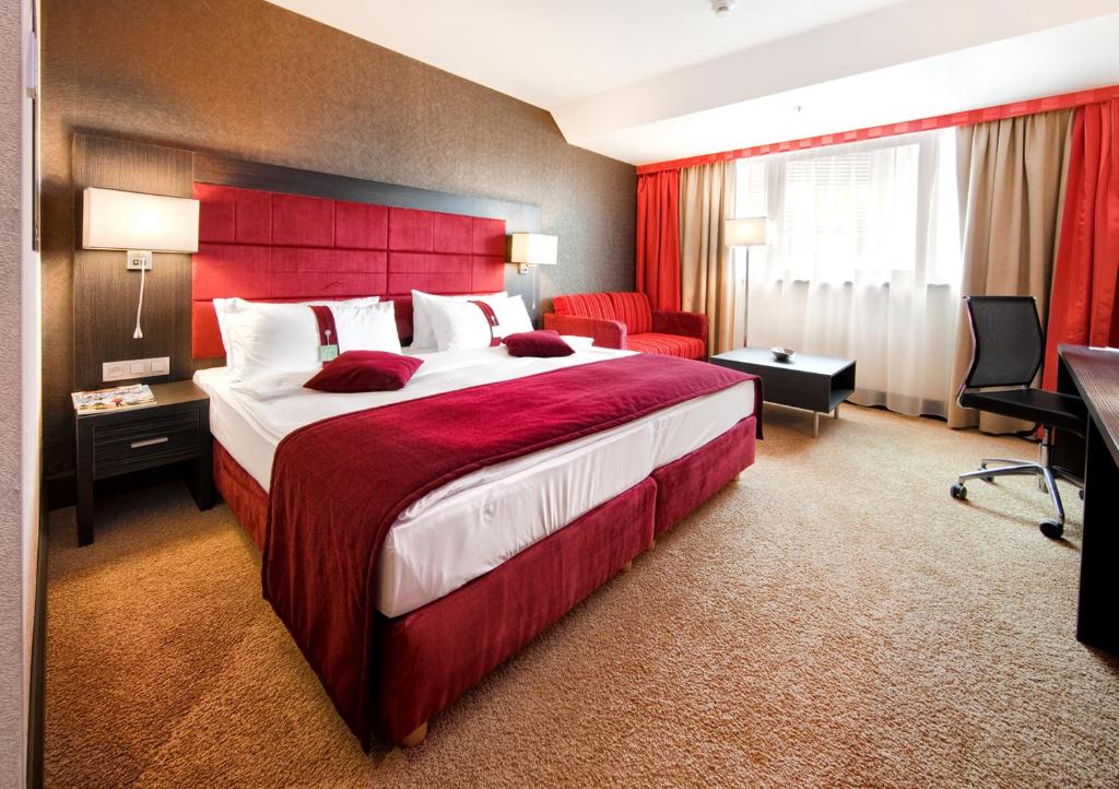 Двухместный (Представительский номер с кроватью размера «king-size») отеля Holiday Inn Trnava, Трнава