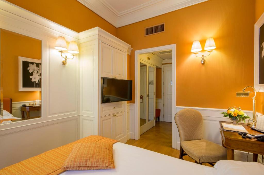 Двухместный (Двухместный номер эконом-класса с 1 кроватью) отеля Hotel Corona d'Oro, Болонья
